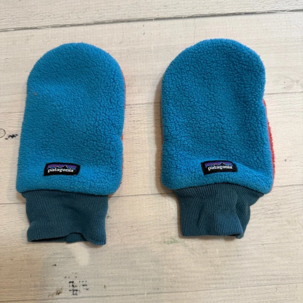 Patagonia baby pita pocket mittens blue and red